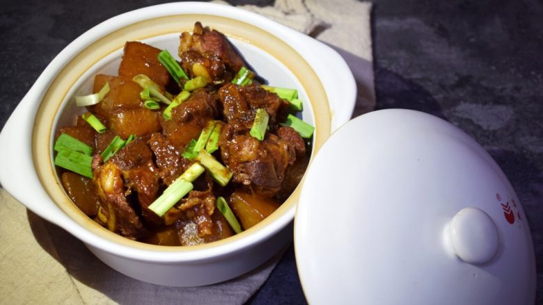 冬季常吃的食材：排骨炖白萝卜