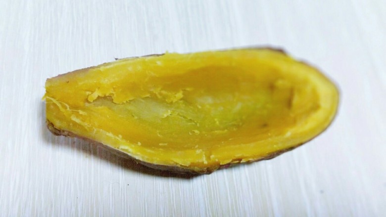 养眼红薯船#理想的小船#,挖好的红薯,小船的形状出来了吧!(^_^)