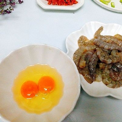 炒饭秀+什锦蛋炒饭,<a style='color:red;display:inline-block;' href='/shicai/ 60780'>土鸡蛋</a>，<a style='color:red;display:inline-block;' href='/shicai/ 287'>虾仁</a>