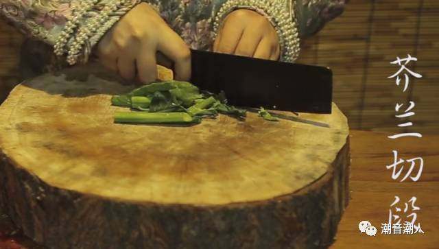 芥兰炒排骨,❥ <a style='color:red;display:inline-block;' href='/shicai/ 3334'>芥兰</a>洗净后切段