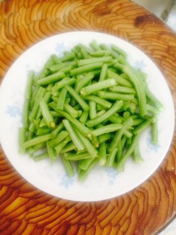 牛腩干煸豆角,洗净控水