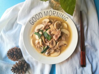 揭阳+口菇炒肉片