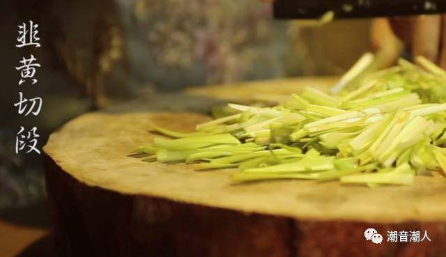 韭黄炒虾仁,❥ 将<a style='color:red;display:inline-block;' href='/shicai/ 152'>韭黄</a>洗干净，切段，放置盘中，待用