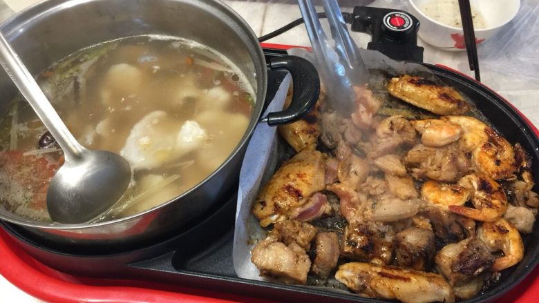 冬日的韩国烧烤
,通电,烤盘刷上油,加入各种食材,开吃。