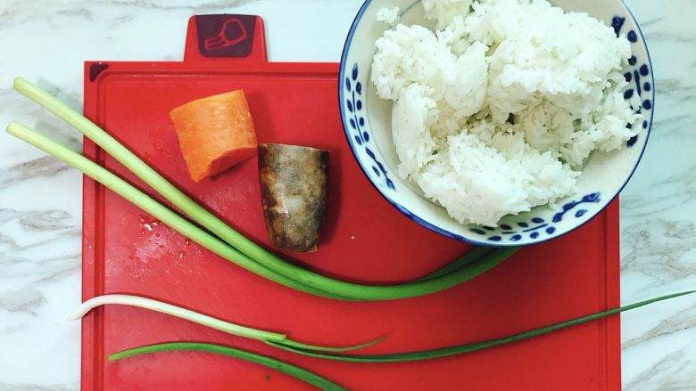 口口香炒饭,准备好所有食材!