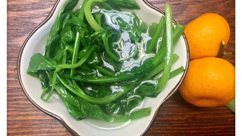 虾仁什锦蛋炒饭,配上一碗绿油油的豆尖清汤,饭后的冰糖桔子,完美😍😍😍