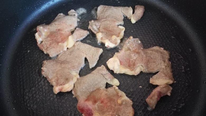 寿喜锅(日式牛肉火锅),煎一下,煎到七八成熟