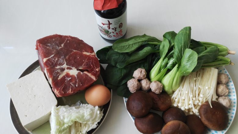 寿喜锅(日式牛肉火锅),所有的食材都备好