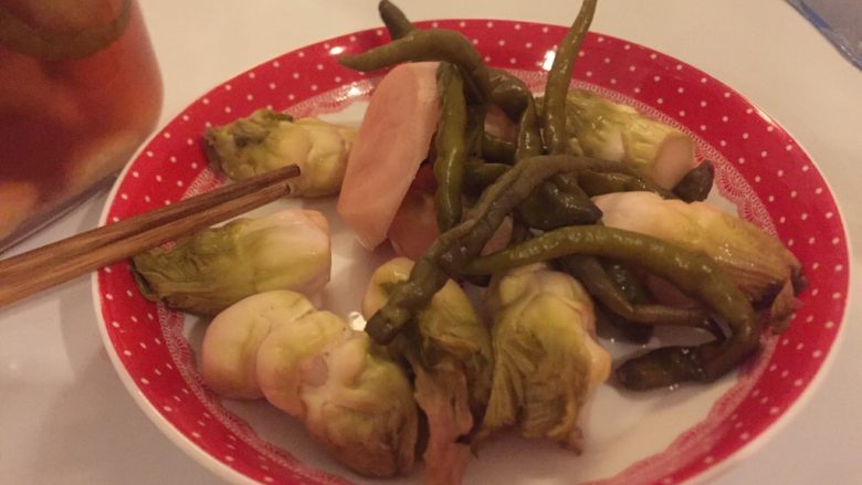 地方乡味菜头的几种吃法,这是提前泡好的,非常爽口解油腻,