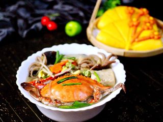 黑酱油+大白菜豆腐丸子炖海鲜