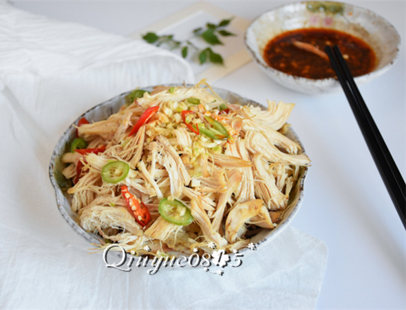 吃鸡+柚香凉拌鸡丝,蘸食或把调汁浇到鸡丝上
