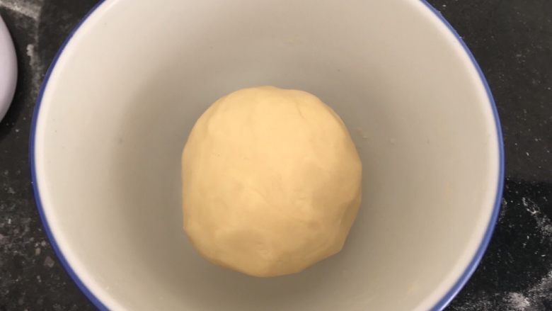 双色棋格小饼干~圣诞美食,手揉成面团