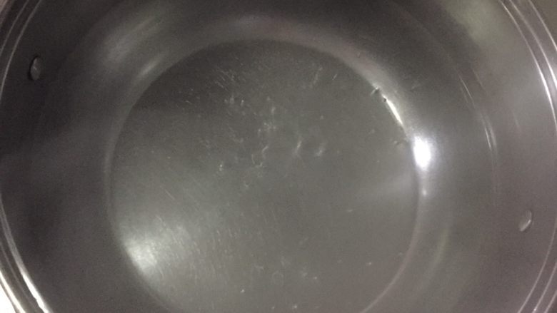 清淡 萝卜丝肉圆豆腐汤,锅里水烧开，放适量盐转小火