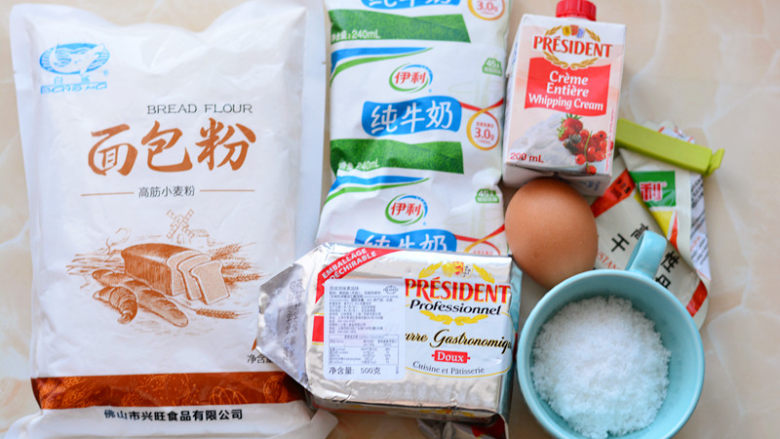 水果热狗,准备好所有材料