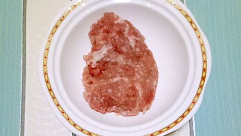 色香味俱全的豆腐皮卷煎,做法儿超级简单,营养又美味!,猪瘦肉剁成肉泥