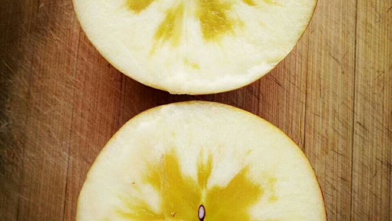 水果牛奶巧克力圈,<a style='color:red;display:inline-block;' href='/shicai/ 591'>苹果</a>洗干净切块