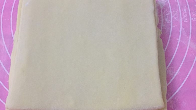 丹麦吐司(开酥吐司),折好后的样子是这样的