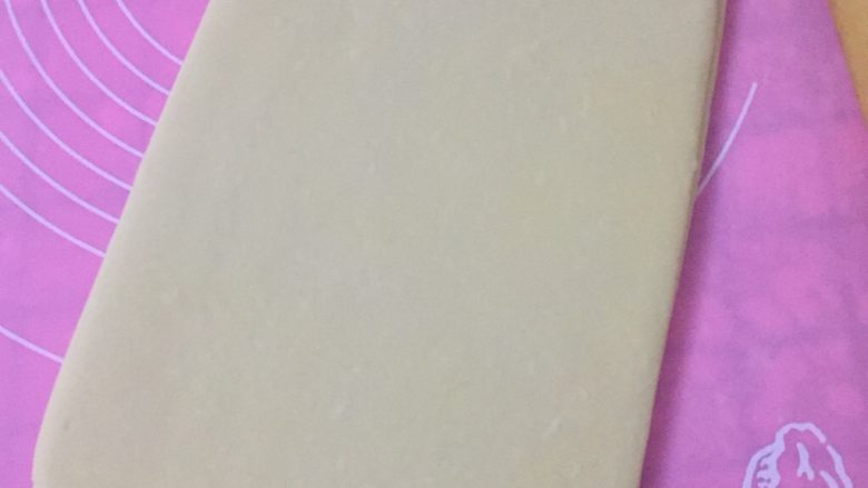 丹麦吐司(开酥吐司),然后,把二次折好后的面片在擀成大概15×25厘米的厚片