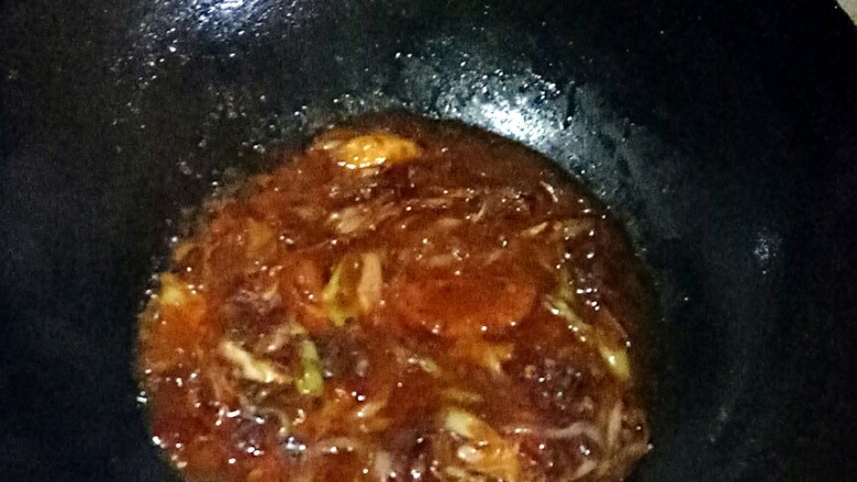 双蒜酱烧鱼（快手菜），绝对好吃,把郫县豆瓣酱炒出红油