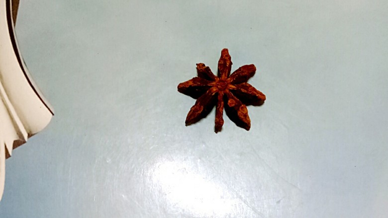 双蒜酱烧鱼（快手菜），绝对好吃,放入一个八角，小火炖20分钟