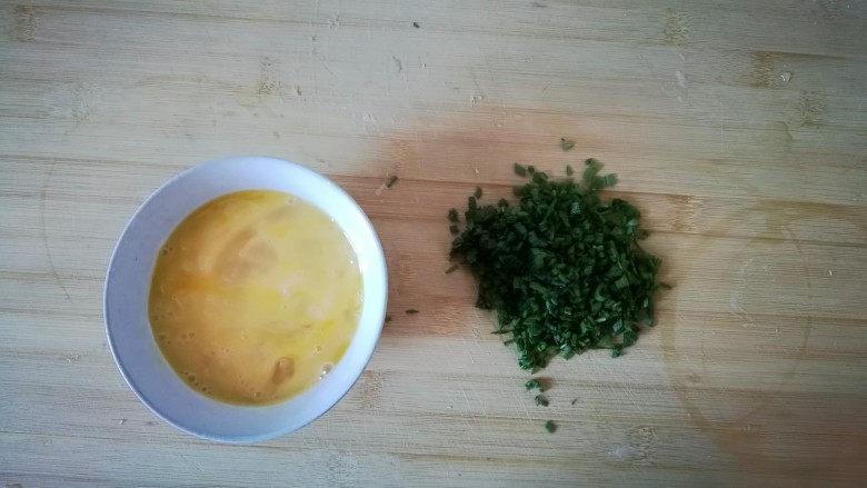 土豆丝鸡蛋饼(太阳饼),鸡蛋打散
