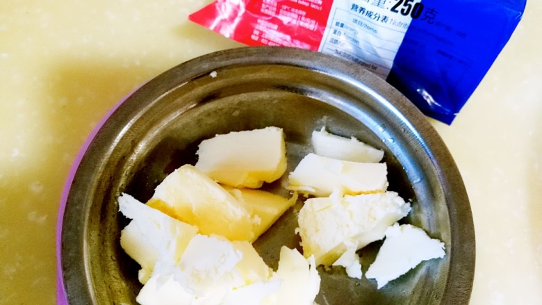 手作姜饼 冬至补阳去湿,称量黄油,并用电吹风软化
