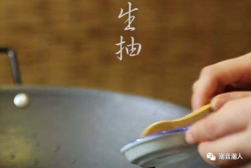 蚝油西兰花,❥ 再倒入<a style='color:red;display:inline-block;' href='/shicai/ 788'>生抽</a>和<a style='color:red;display:inline-block;' href='/shicai/ 3729'>白糖</a>