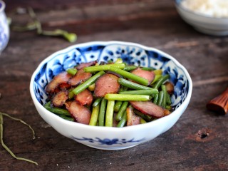 蒜苔炒腊肉