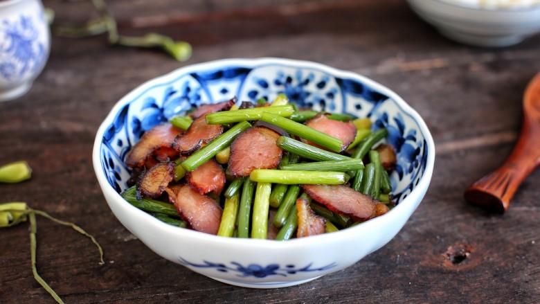 蒜苔炒腊肉,成品图