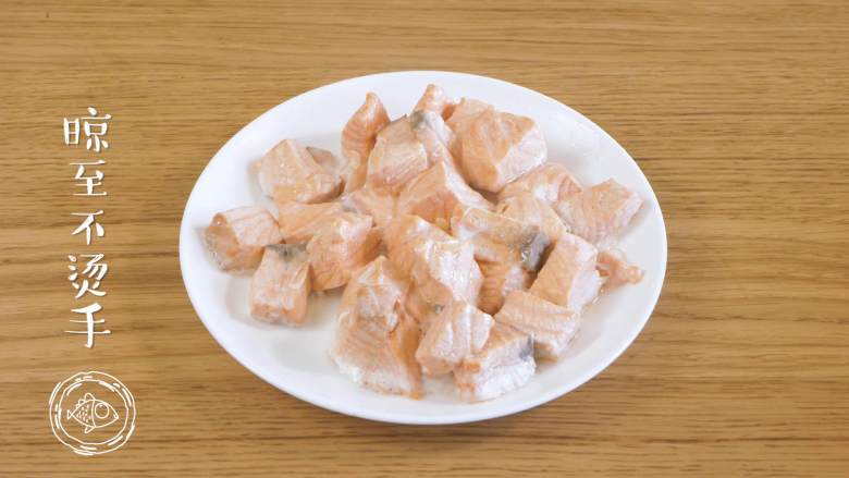 8m+自制鱼肉松(宝宝辅食),然后,蒸好之后取出,晾至不烫手~