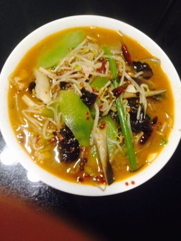芝麻酱麻辣烫,出锅放入芝麻酱