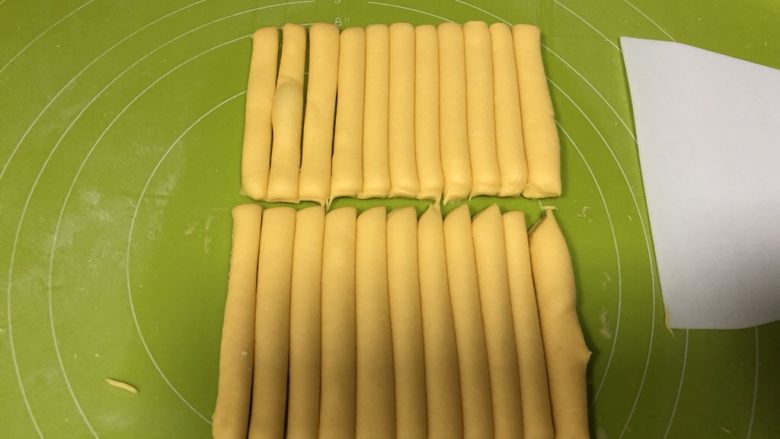 宝宝橙汁磨牙棒,切成6cm长的,1cm款的条