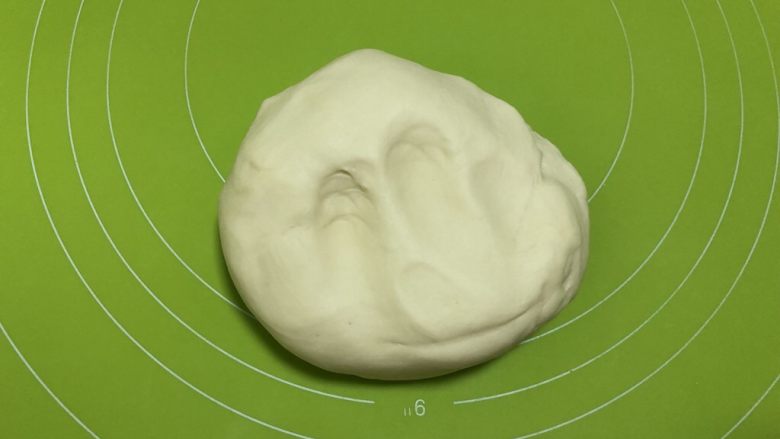 宝宝橙汁磨牙棒,揉成光滑面团,揉到一点都不会粘手