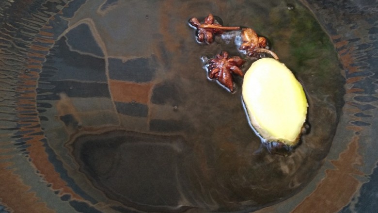 铁锅乱炖,排骨炖时蔬,锅里入油,放入葱姜和八角爆香