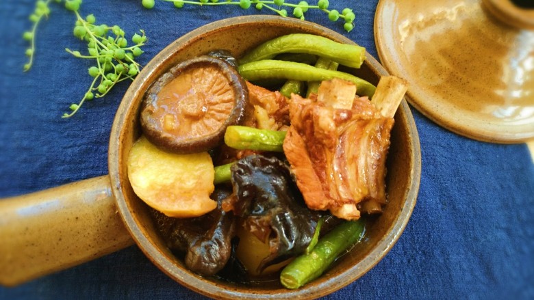 铁锅乱炖,排骨炖时蔬,成品