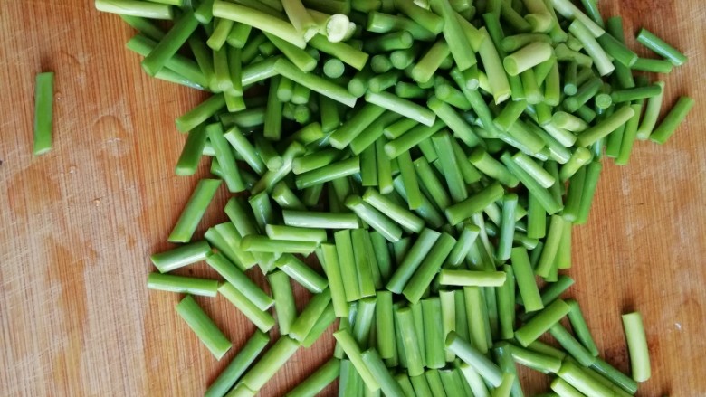 卤面,<a style='color:red;display:inline-block;' href='/shicai/ 3350'>蒜薹</a>切条