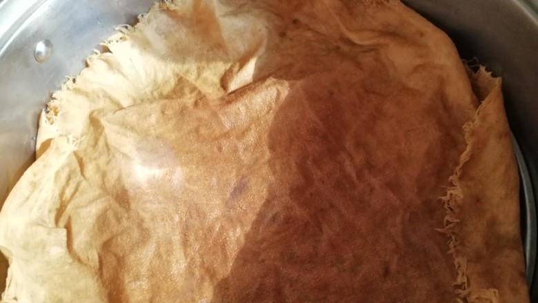 卤面,隔壁炉子上当上蒸锅，屉子和笼布