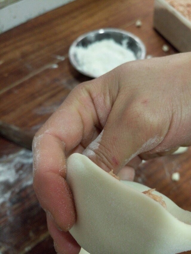 家庭版鲜肉包,右手大拇指不能停留在原地,要往前走