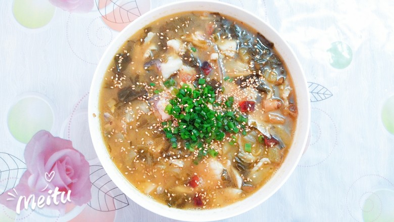 秘制老坛酸菜鱼,出锅后加入姜丝,葱沫,撒上少许白<a style='color:red;display:inline-block;' href='/shicai/ 666'>芝麻</a>!
