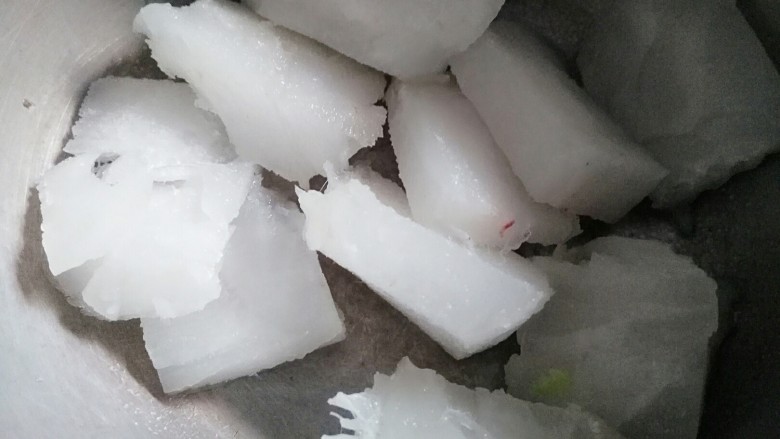 鳕鱼夹心煎饼,宝宝辅食,去骨去筋膜
切开备用