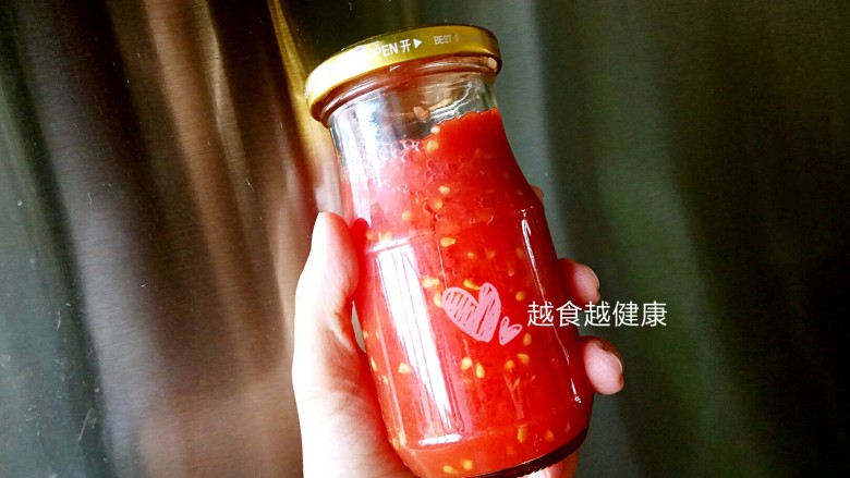 罗宋汤,冬日暖身更暖心,这就是我的自制番茄酱,可以用新鲜的完全成熟的番茄切碎来替代,也可以搭一点点番茄沙司,跟番茄酱的口感还是有一点点区别的