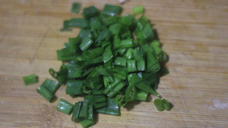 蟹黄炒饭,解锁螃蟹新吃法,<a style='color:red;display:inline-block;' href='/shicai/ 3232'>香葱</a>切好备用。