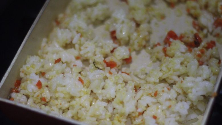 蟹黄炒饭,解锁螃蟹新吃法,闻到蟹黄的香味赶紧下米饭翻炒。