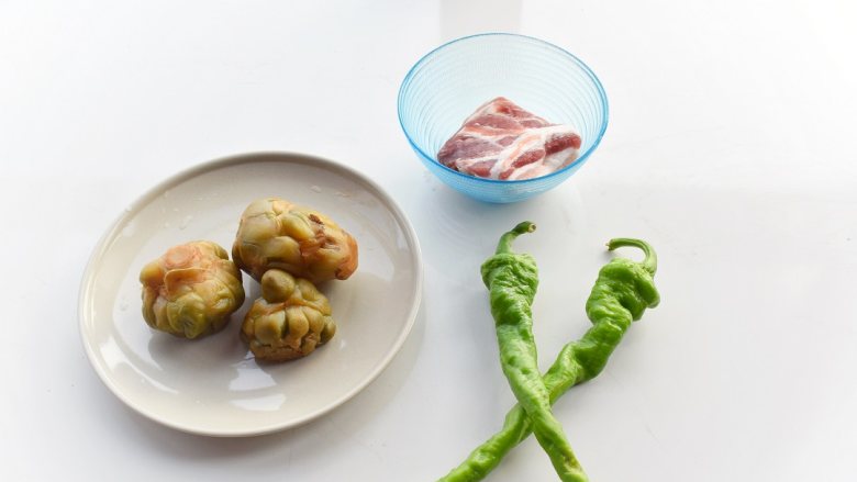 上班族快手搞定菜:榨菜炒肉片,准备食材