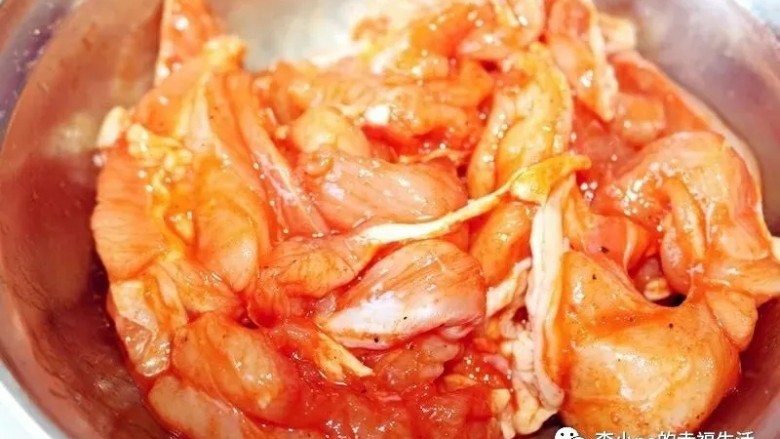 烤肉拌饭:琵琶腿版,拌匀,腌制30分左右!可冷藏!