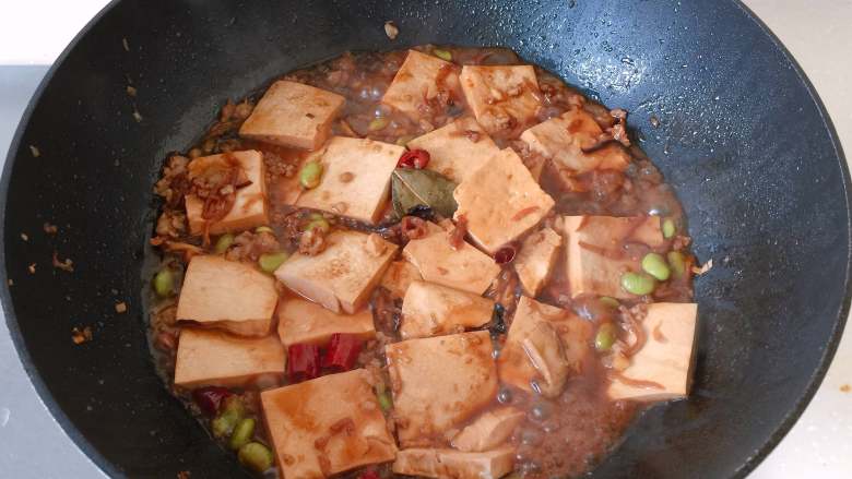 杭州-酱烧土豆腐,开盖轻轻翻拌,小心不要弄碎豆腐