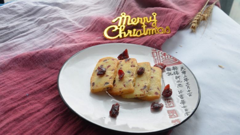 烘培小白入门:蔓越莓饼干,也许我们不过是微弱的尘埃,
在宇宙中有缘相聚。