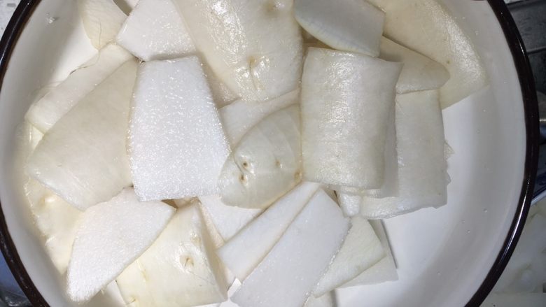 家常泡菜|酱萝卜皮,腌出来的水可以喝掉不要浪费哦
