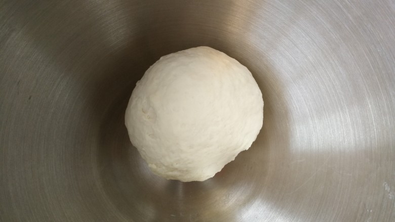 金鱼饺子,和成光滑的面团,加盖保鲜膜松弛半小时