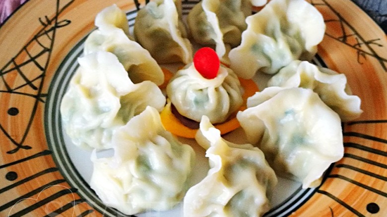 冬至的饺子~韭菜猪肉饺子,盛盘上桌